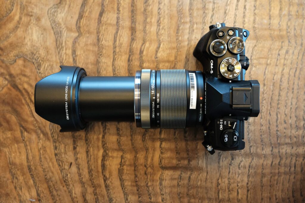 レンズ交換はリスキー。だからこ惹の「高倍率ズーム」